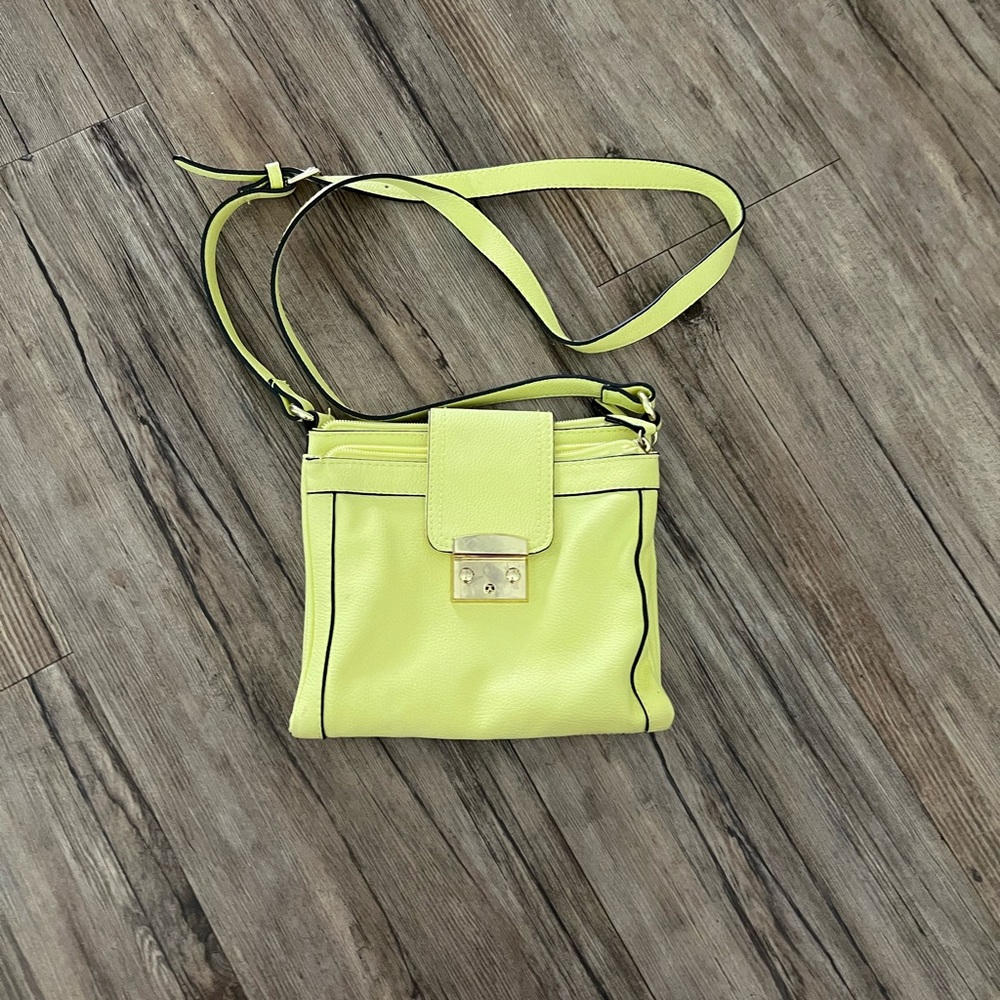 Merona (neon) Yellow crossbody purse! Multi compartments! Good used condition!